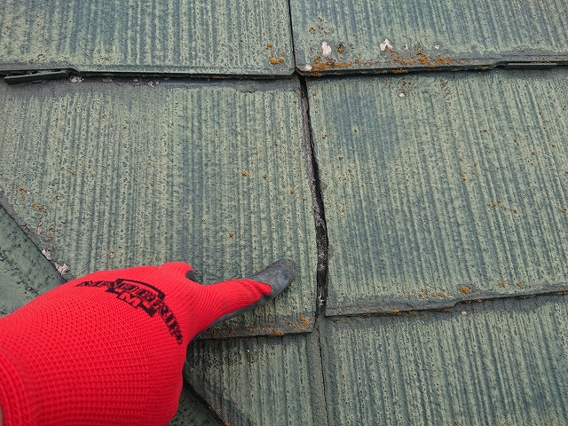 ひび割れの生じたカラーベスト